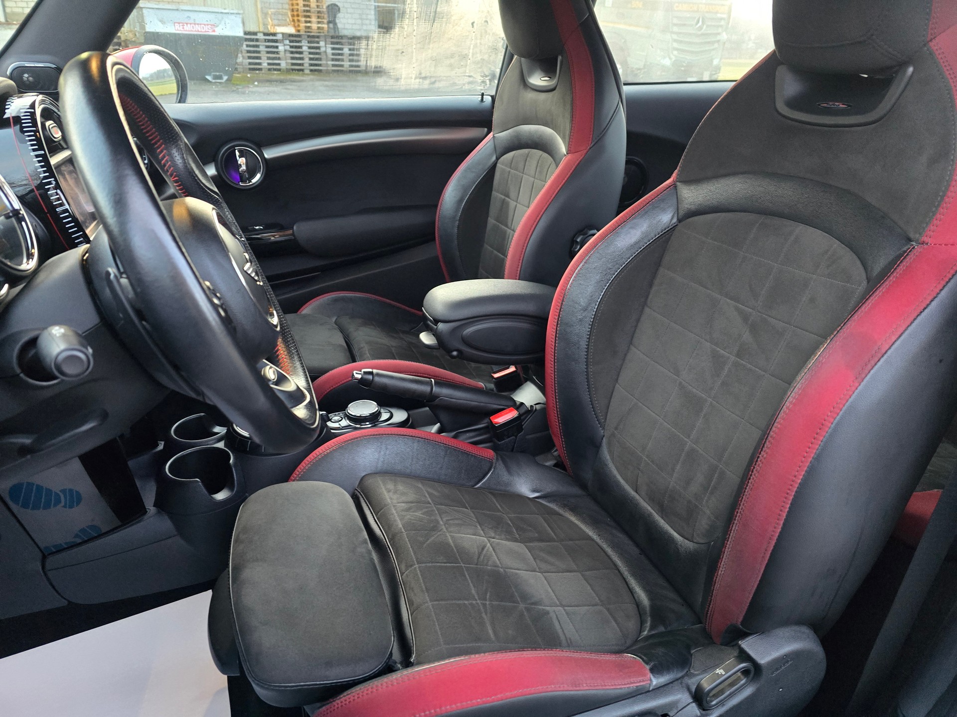 MINI Cooper John Cooper Works Steptronic-image-11
