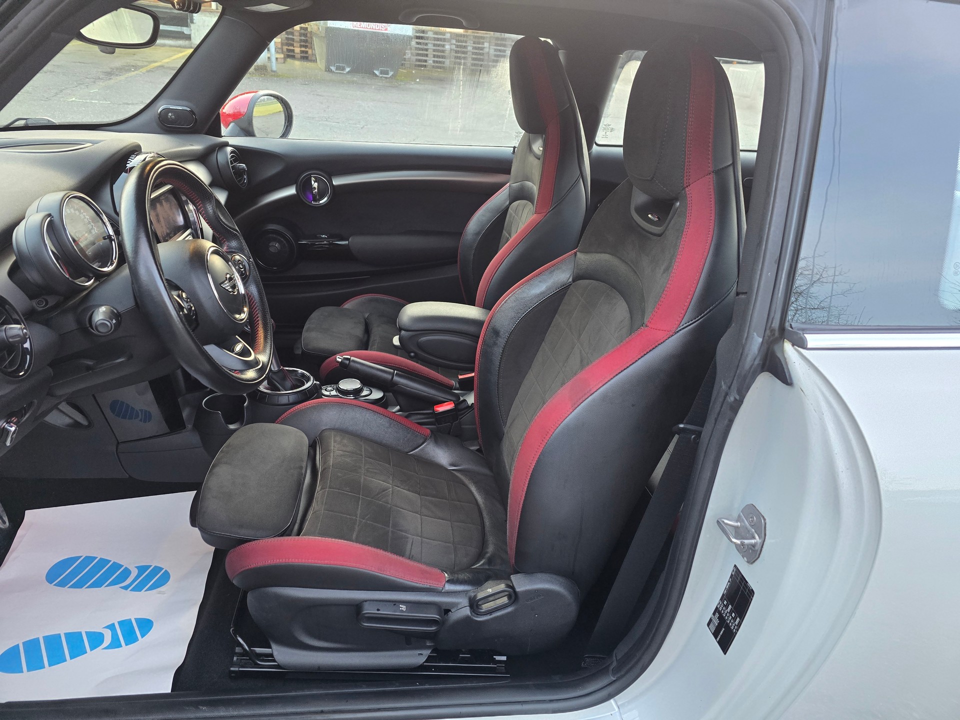 MINI Cooper John Cooper Works Steptronic-image-9