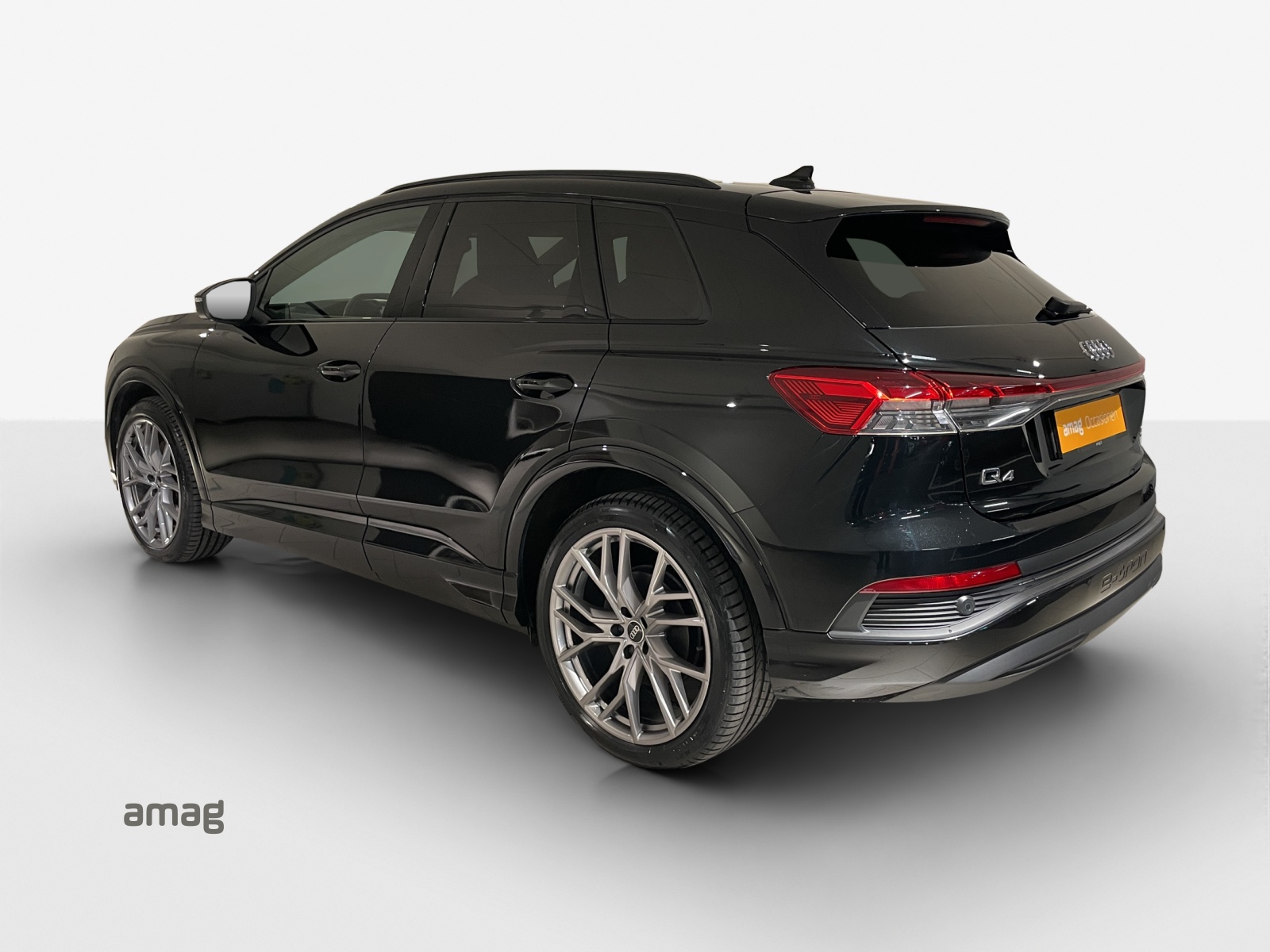 AUDI Q4 e-tron 50 quattro-showroom-element-2