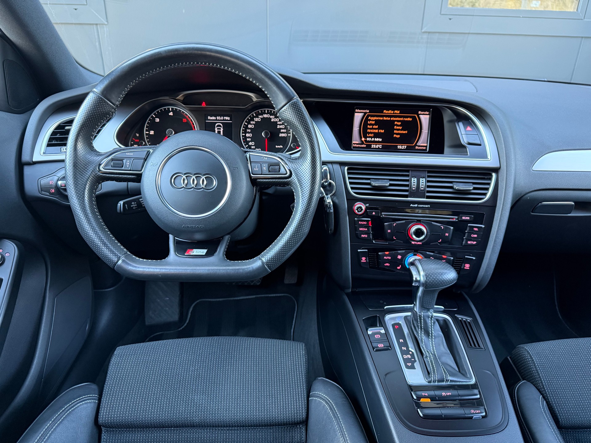 AUDI A4 S-Line 2.0 TDI multitronic-image-8