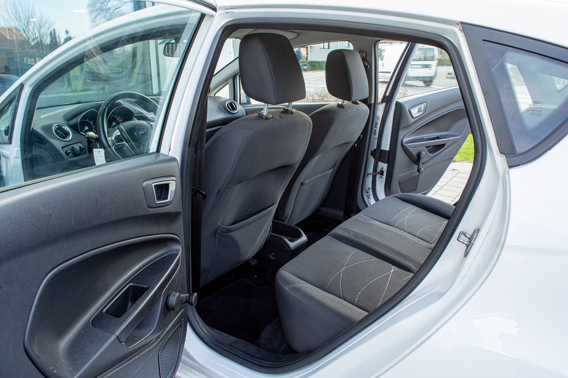 FORD Fiesta 1.6 Ti-VCT Titanium PowerShift-image-12