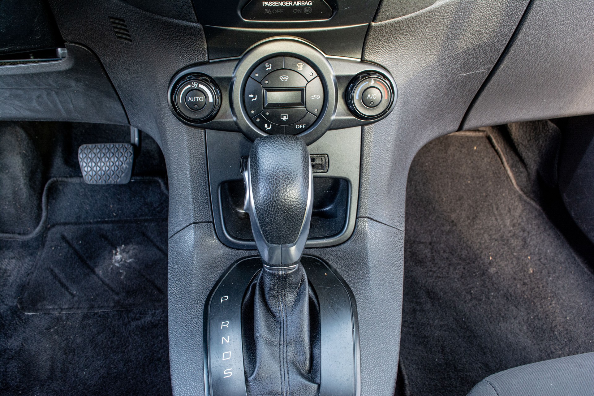 FORD Fiesta 1.6 Ti-VCT Titanium PowerShift-image-14