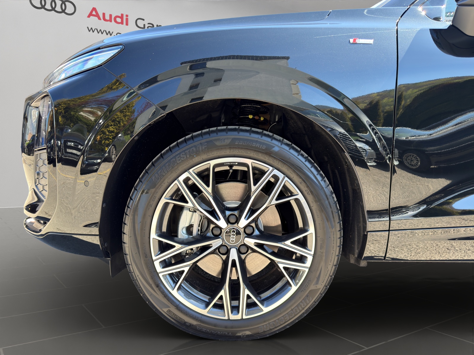 AUDI Q3 SUV TFSI quattro 150 kW S tronic-image-4