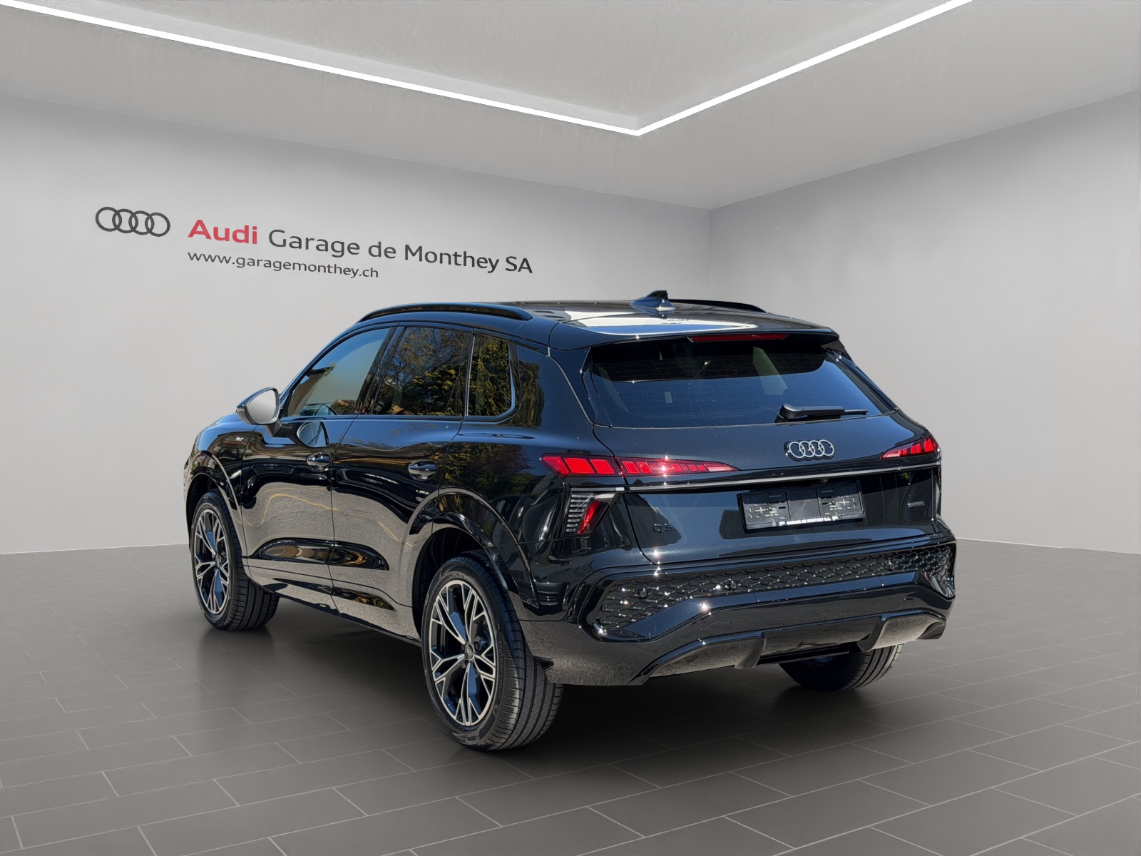 AUDI Q3 SUV TFSI quattro 150 kW S tronic-image-2