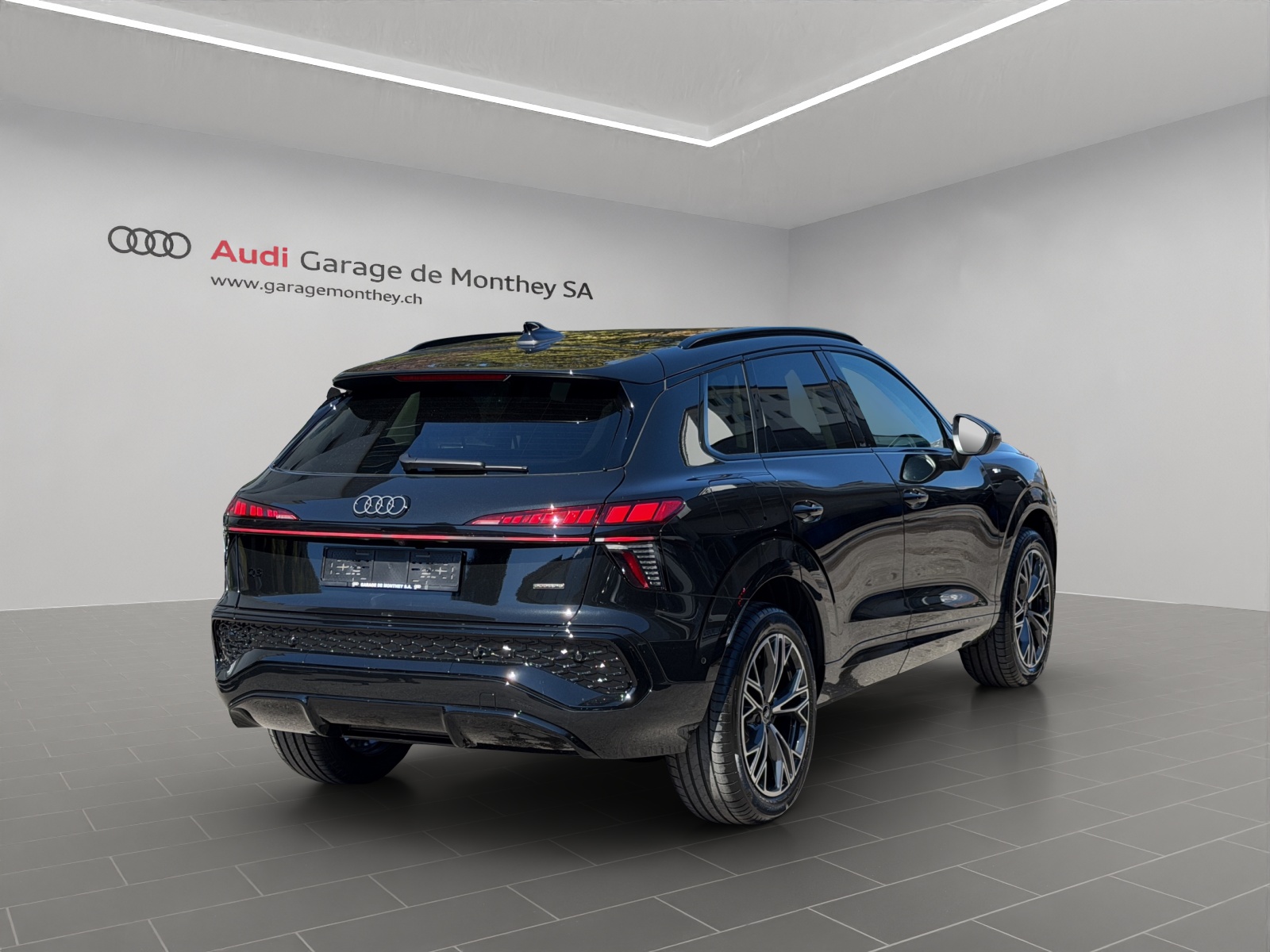 AUDI Q3 SUV TFSI quattro 150 kW S tronic-image-3