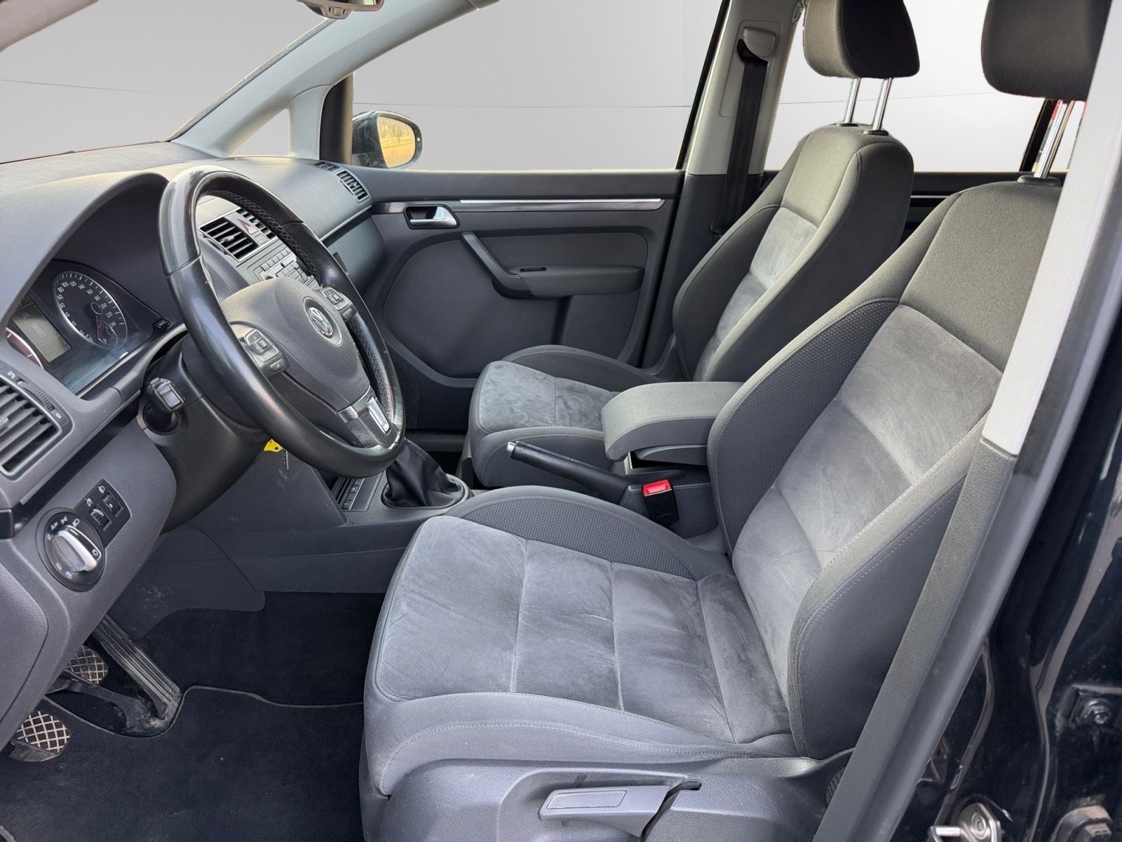 VW Touran 1.4 TSI Highline-image-11