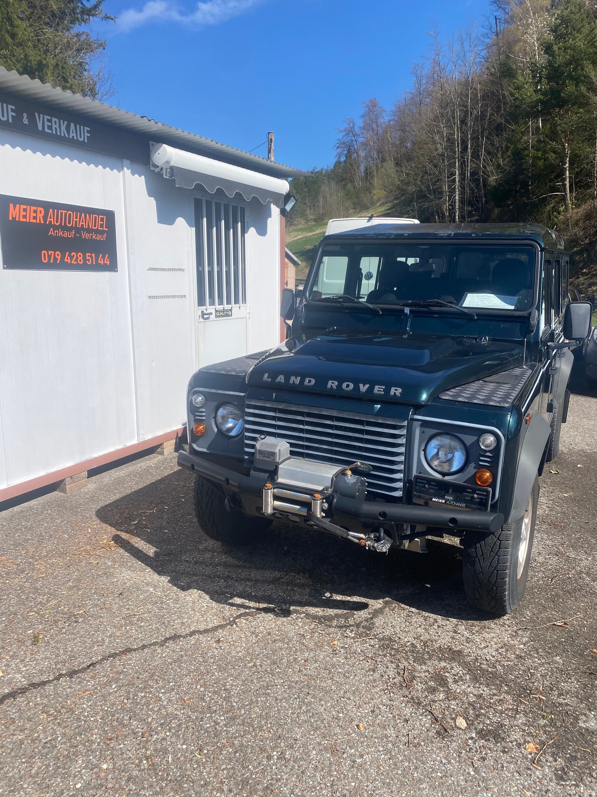 LAND ROVER Defender 110 2.4 Td4 Station Wagon-image-1