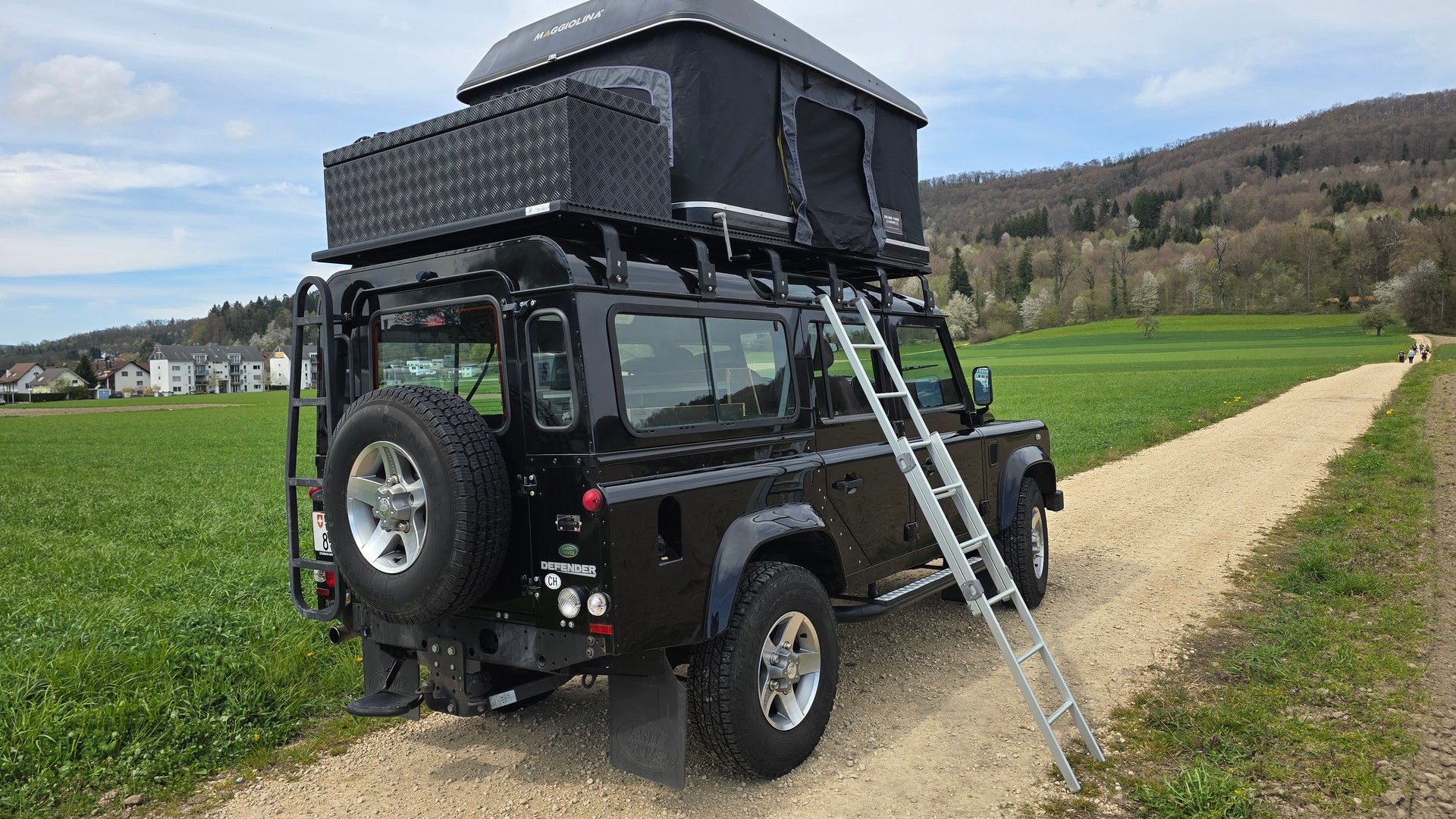 LAND ROVER Defender 110 SW 2.4Tdc Black Pearl-image-12