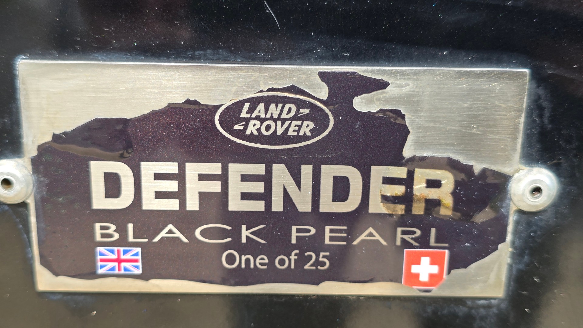 LAND ROVER Defender 110 SW 2.4Tdc Black Pearl-image-10