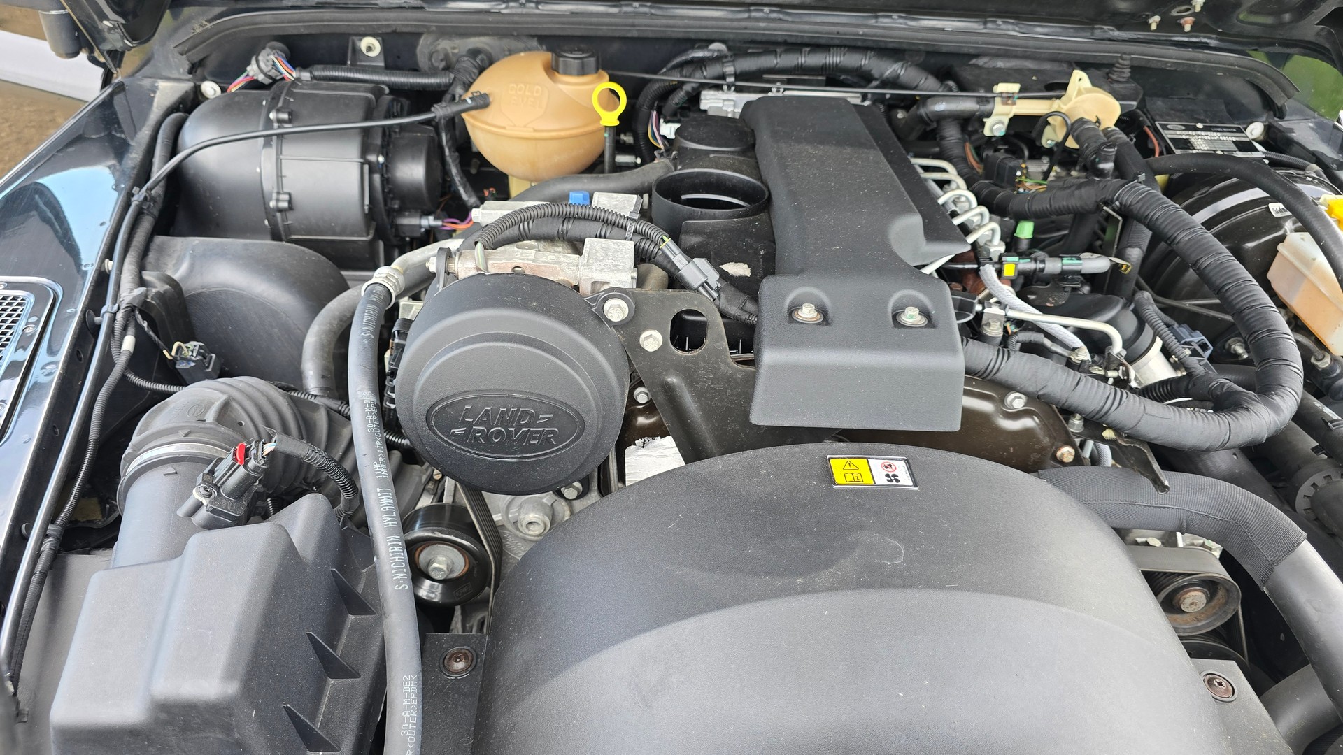LAND ROVER Defender 110 SW 2.4Tdc Black Pearl-image-14