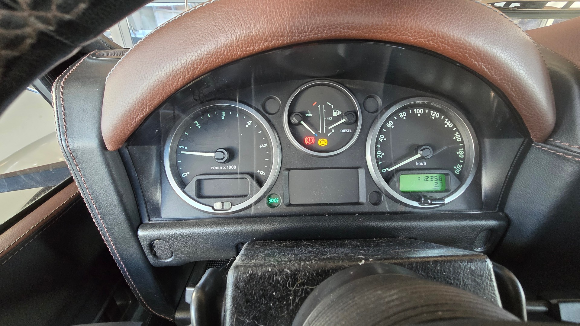 LAND ROVER Defender 110 SW 2.4Tdc Black Pearl-image-9
