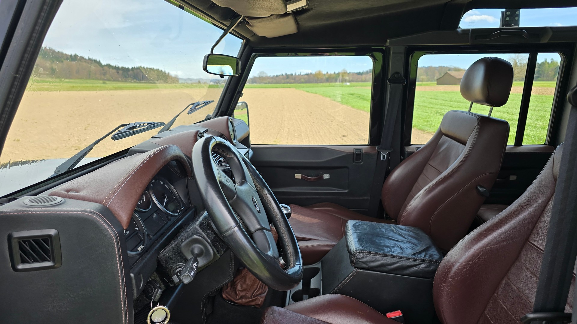 LAND ROVER Defender 110 SW 2.4Tdc Black Pearl-image-8
