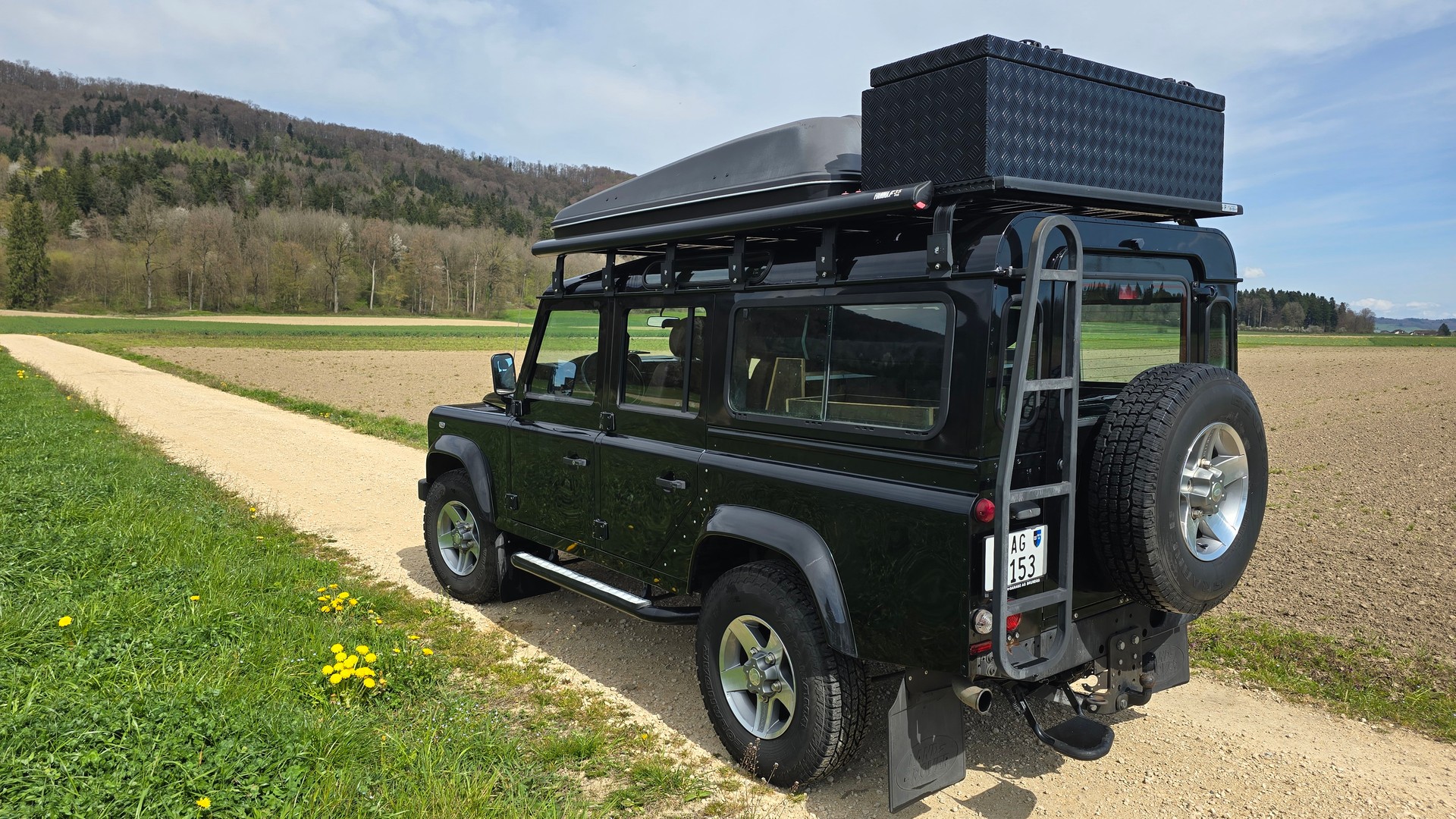 LAND ROVER Defender 110 SW 2.4Tdc Black Pearl-image-3