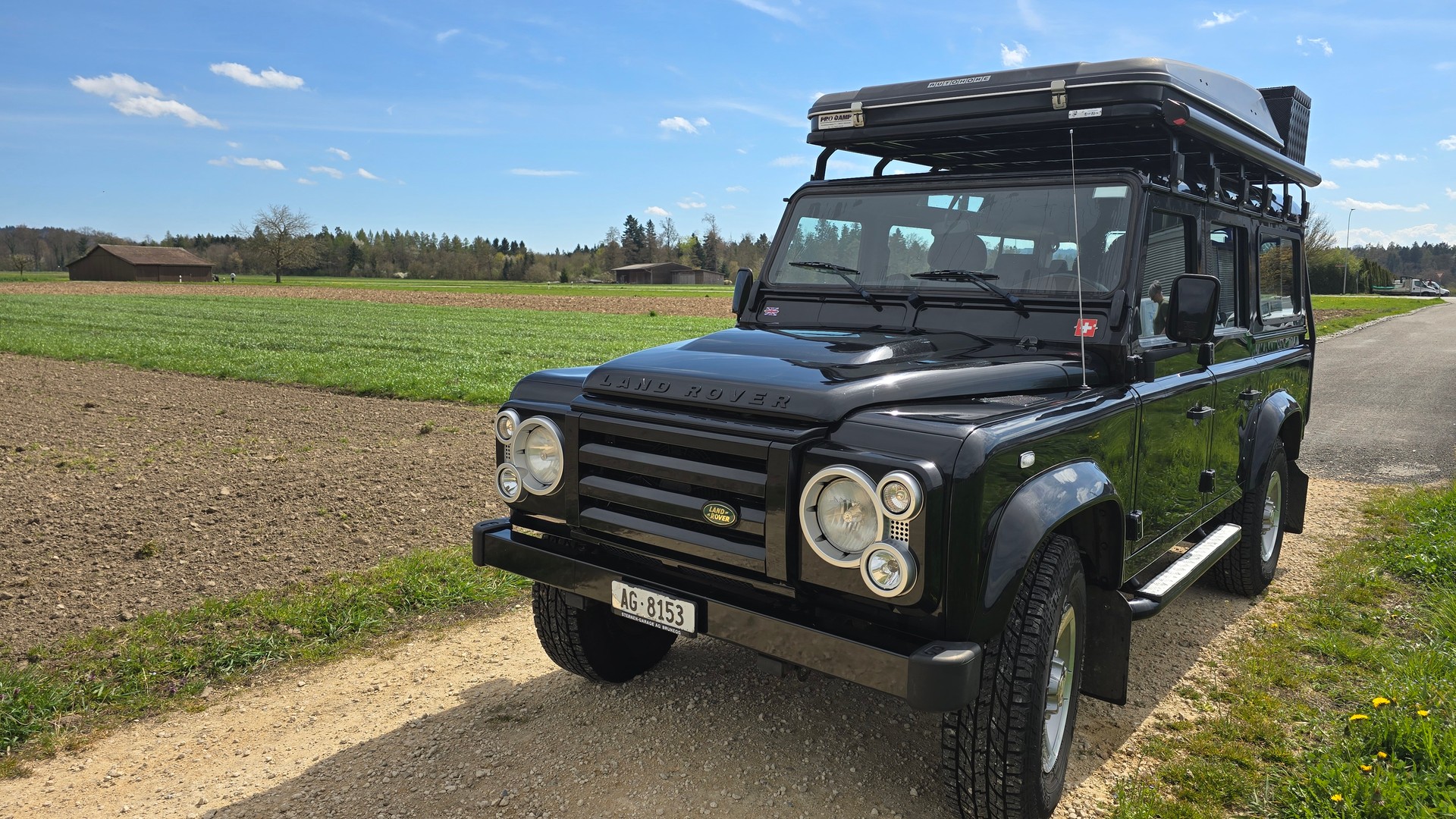 LAND ROVER Defender 110 SW 2.4Tdc Black Pearl-image-2