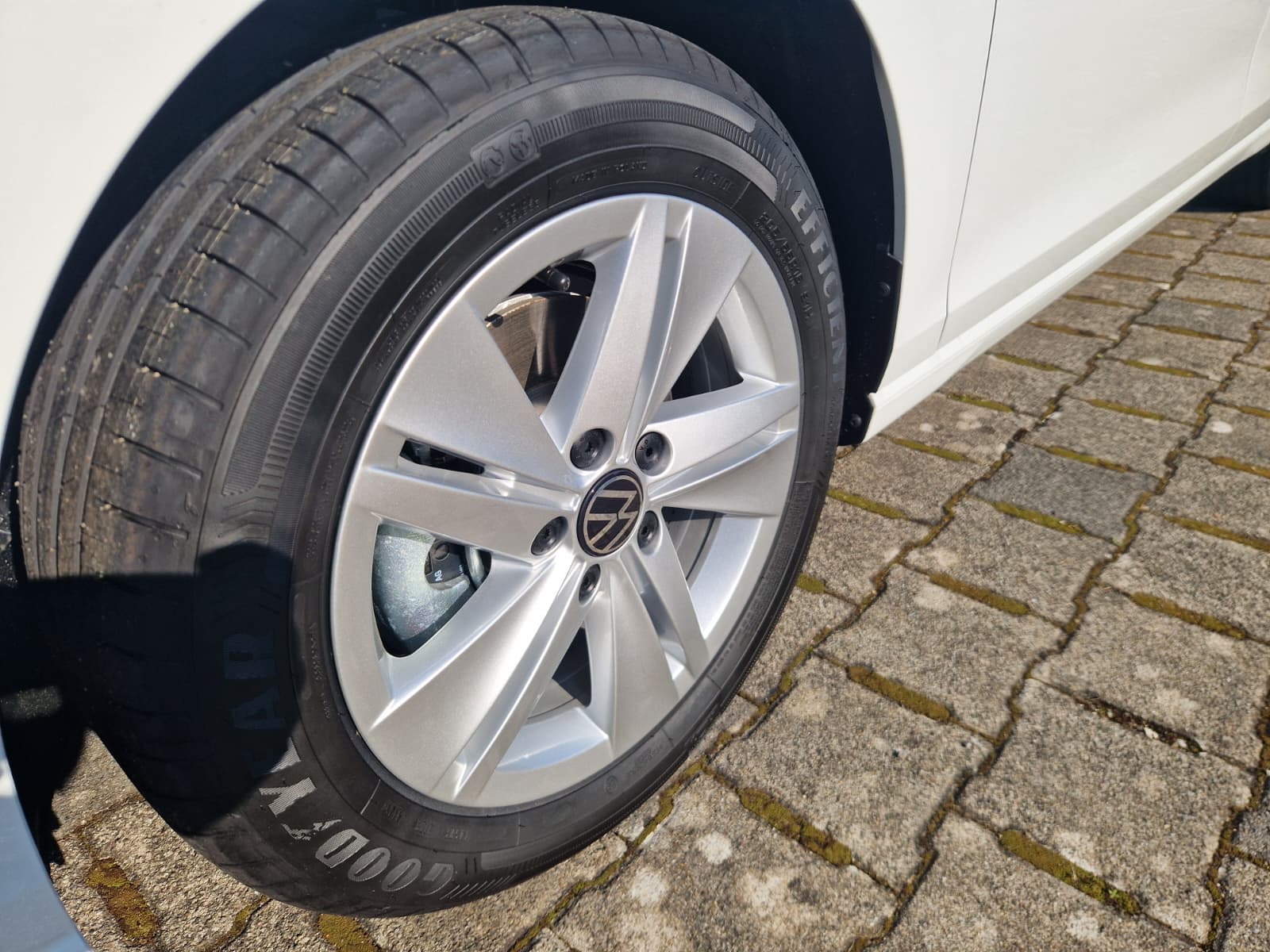 VW Golf 1.5 e TSI mHEV Basis DSG-image-5