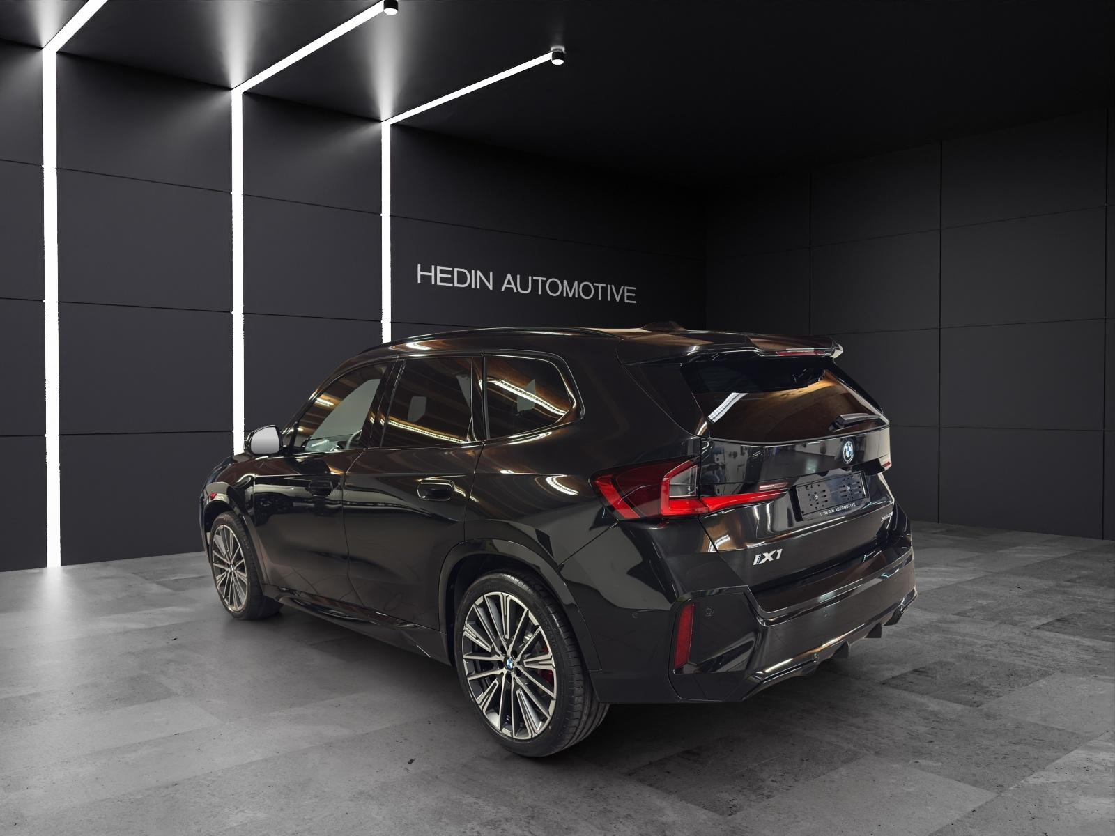 BMW iX1 30 xDrive-showroom-element-2