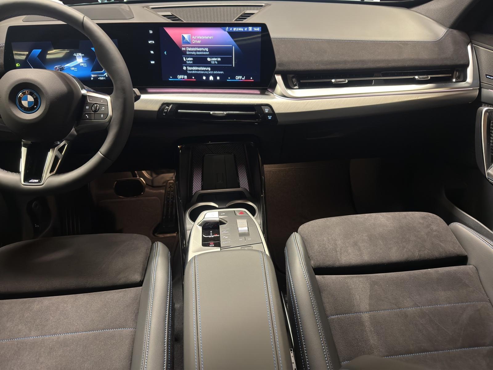BMW iX1 30 xDrive-image-19