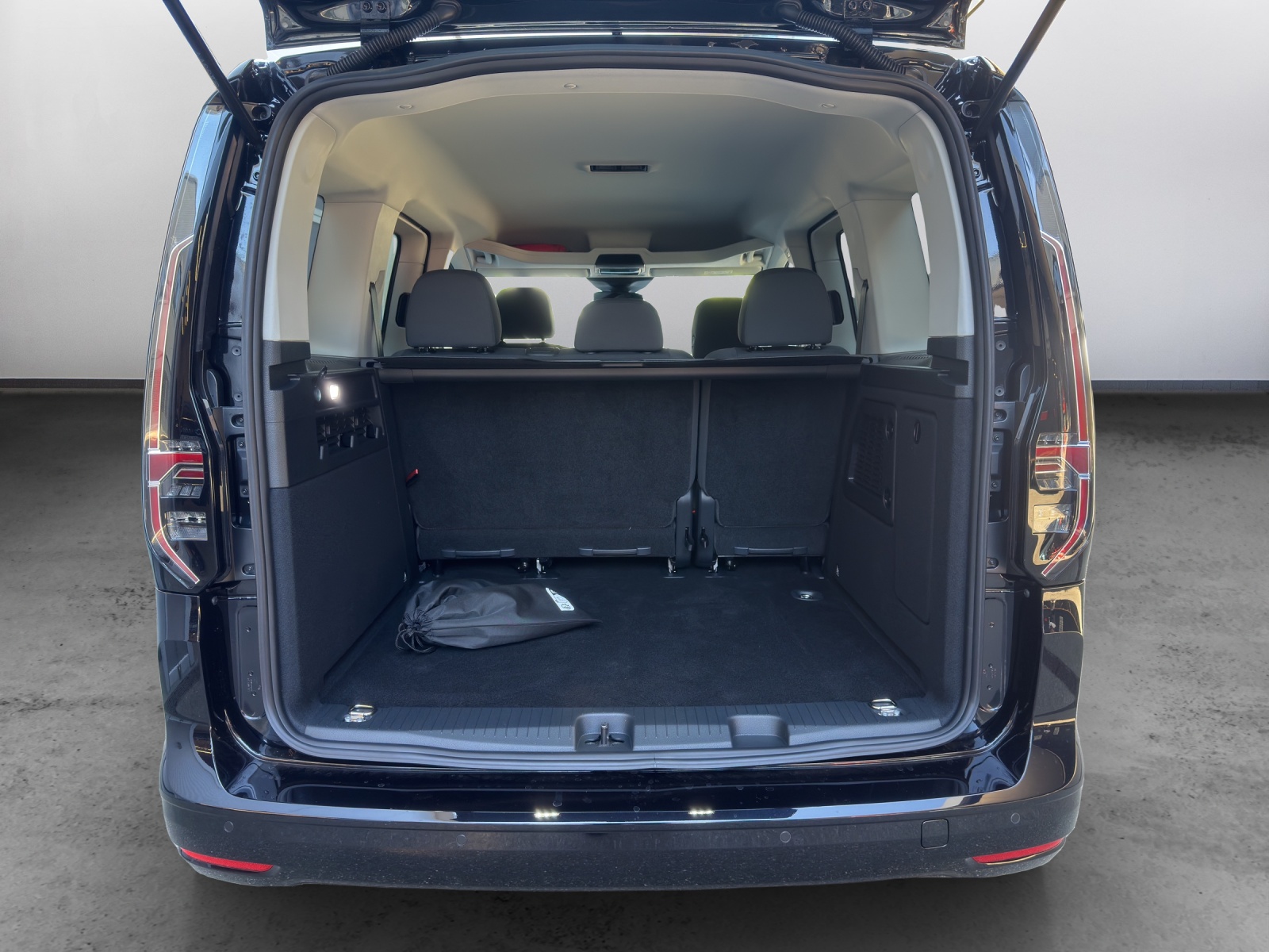 VW Caddy Liberty 1.5 TSI Plug in Hybrid DSG-image-11