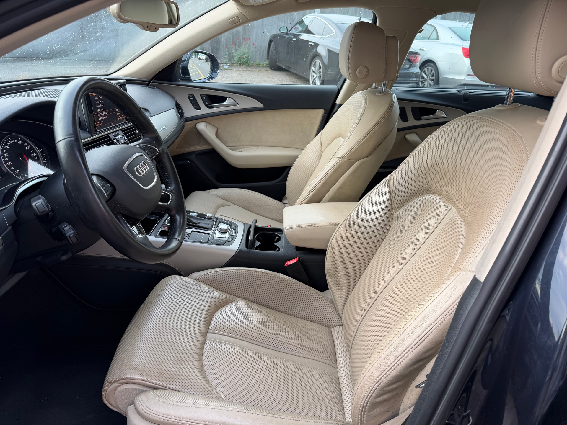 AUDI 3.0 V6 TFSI quattro S-Tronic-image-2