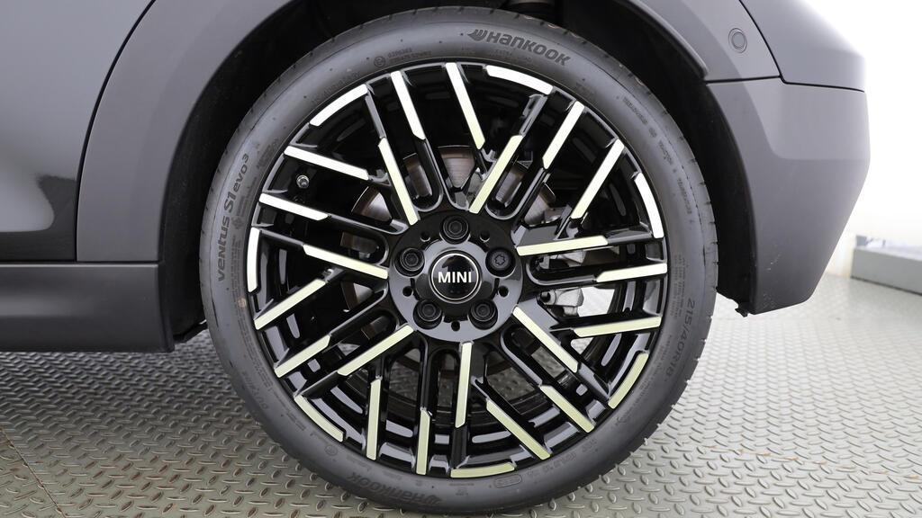 MINI Cooper S Cabrio-image-7