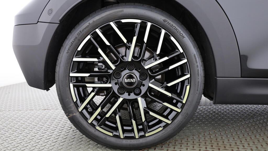 MINI Cooper S Cabrio-image-10