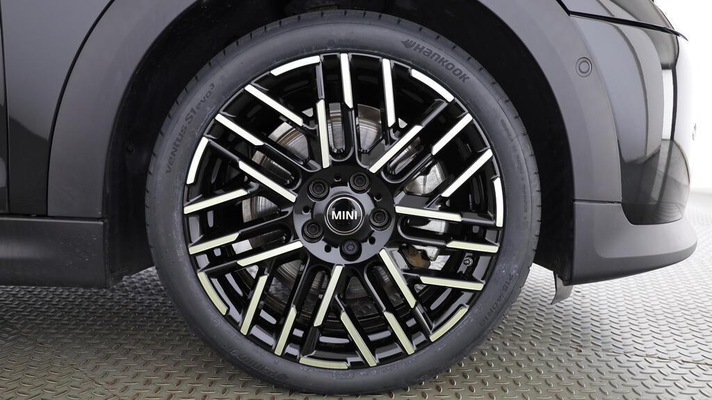 MINI Cooper S Cabrio-image-9