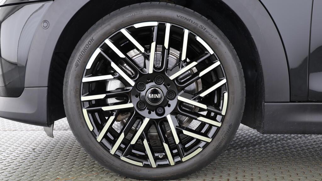 MINI Cooper S Cabrio-image-8