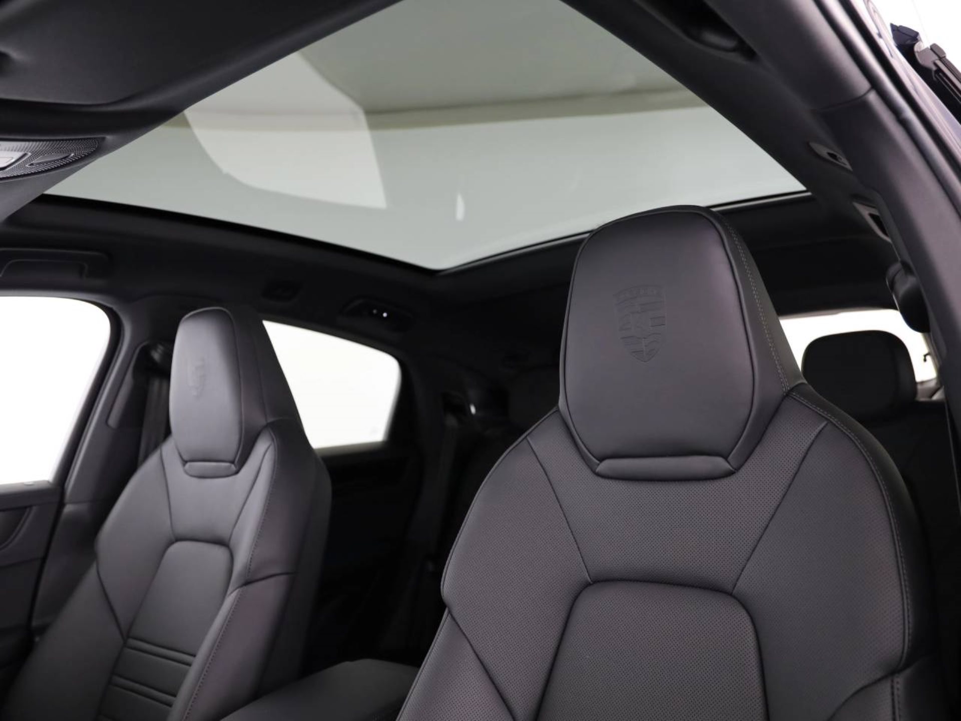 PORSCHE Cayenne E-Hybrid Coupé Black Edition-image-16