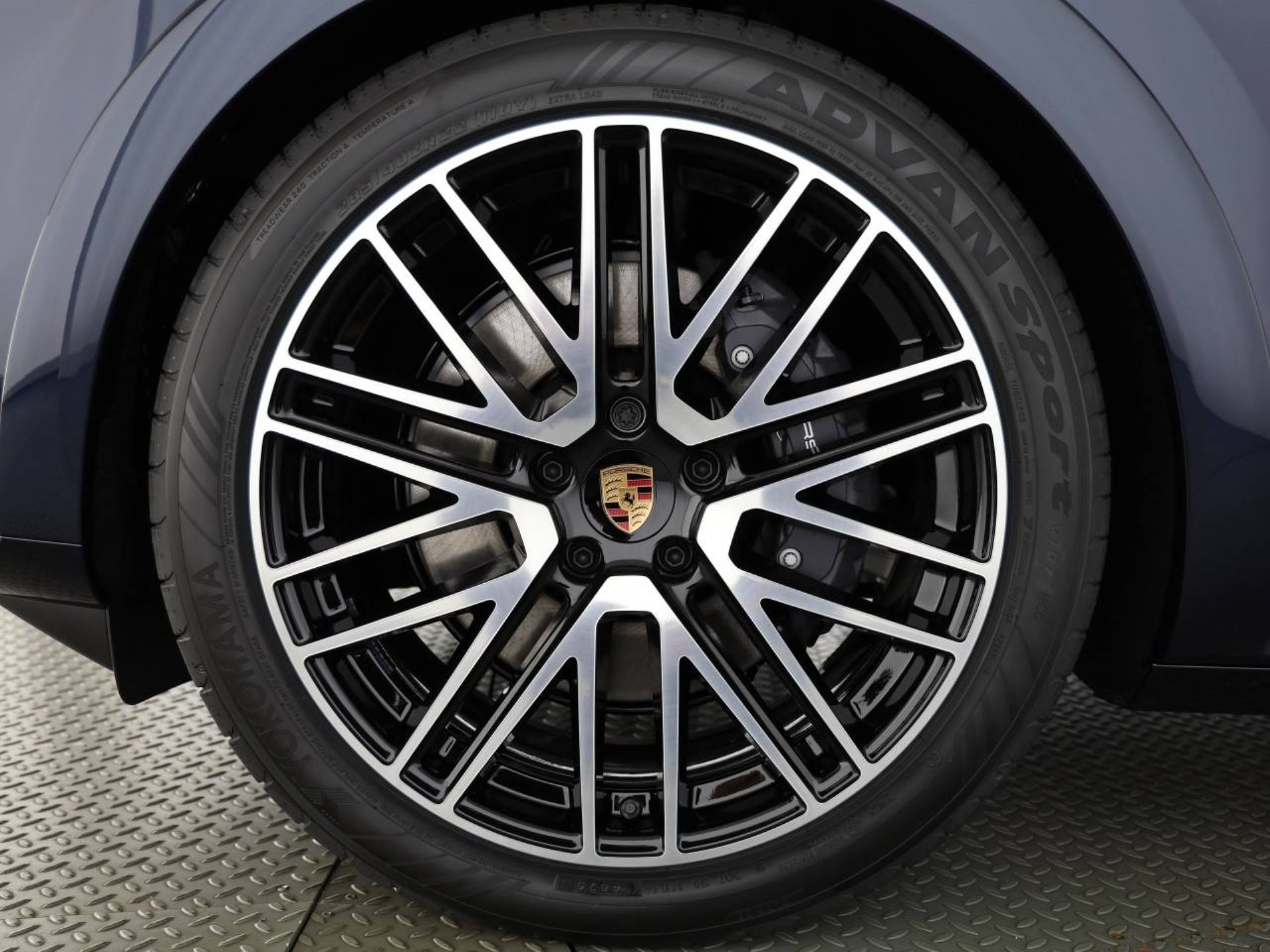 PORSCHE Cayenne E-Hybrid Coupé Black Edition-image-8