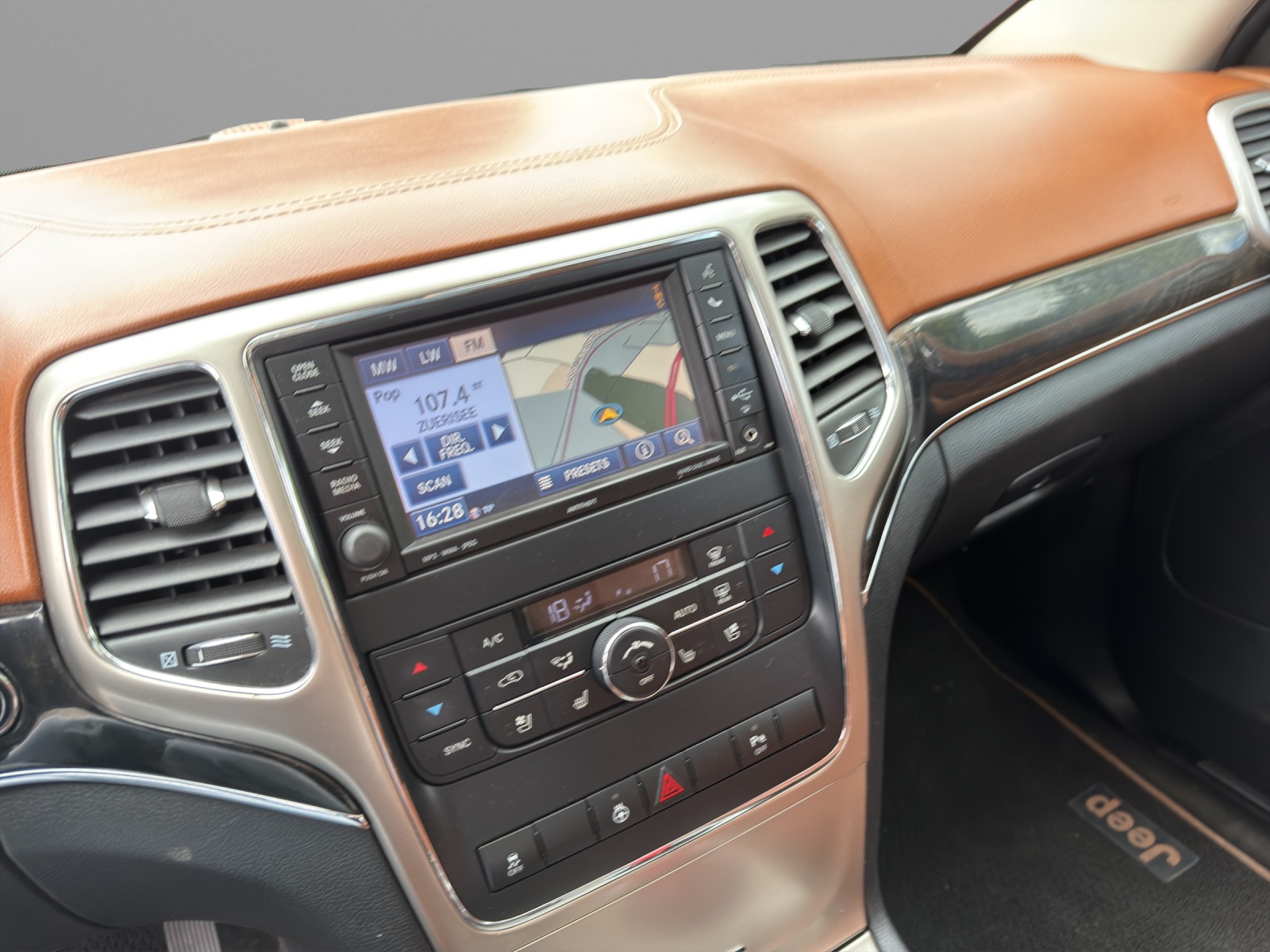 JEEP Grand Cherokee 3.0 CRD Overland Automatic-image-5
