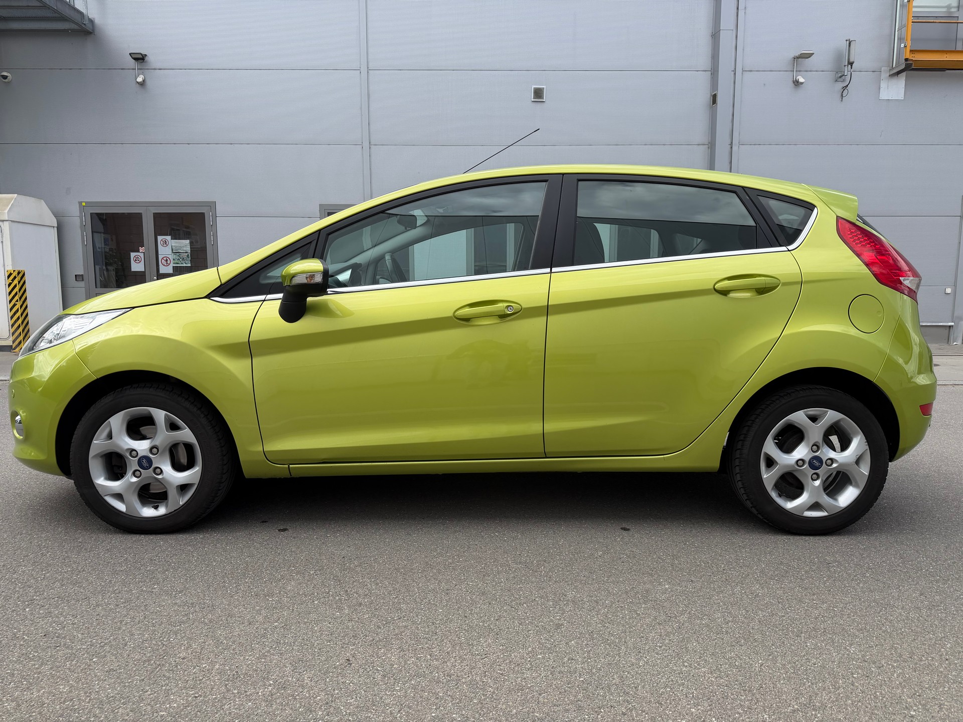 FORD Fiesta 1.4 16V Trend-image-6