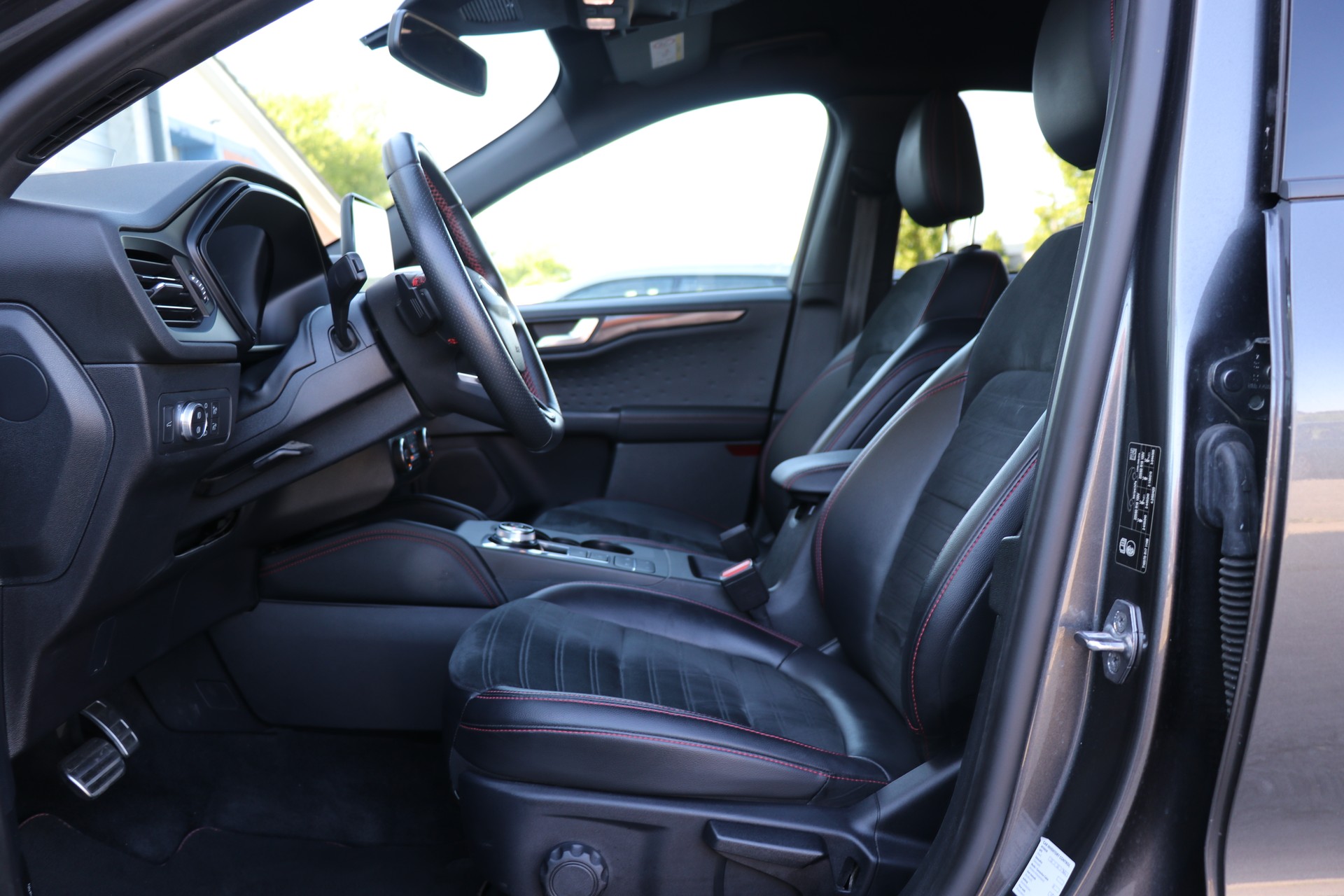 FORD Kuga 2.0 TDCi EcoBlue ST-Line 4WD Automat-image-9