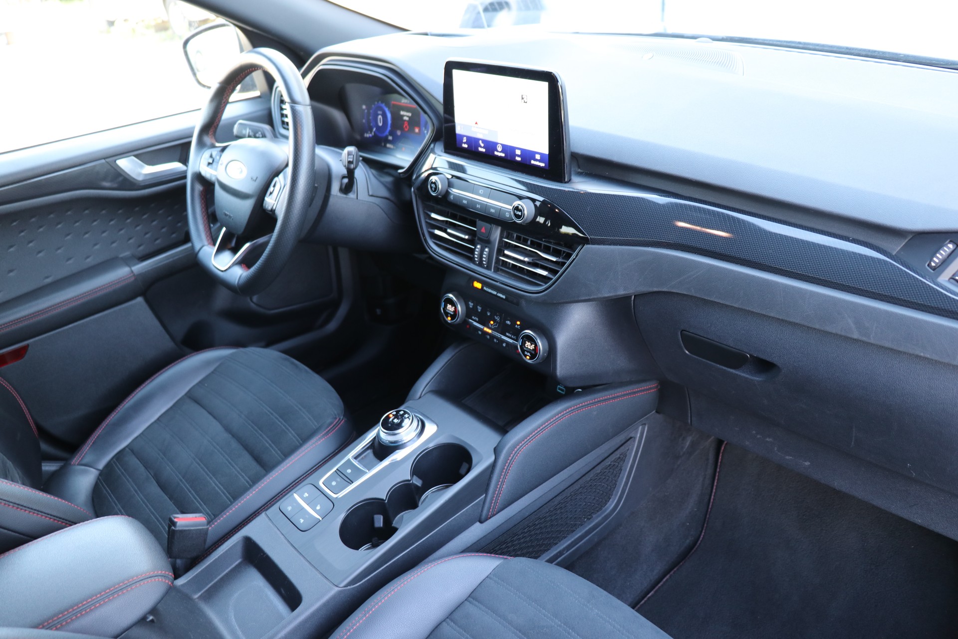 FORD Kuga 2.0 TDCi EcoBlue ST-Line 4WD Automat-image-16