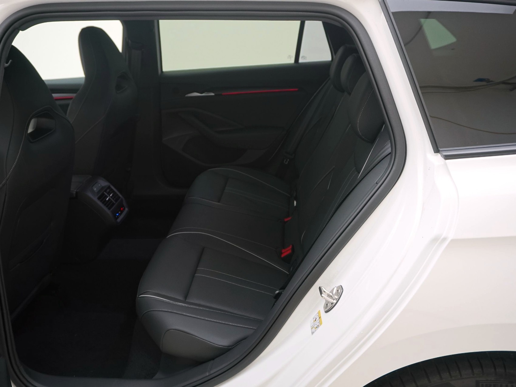 SKODA Superb 1.5 TSI Plug-in-Hybrid Sportline DSG-image-14
