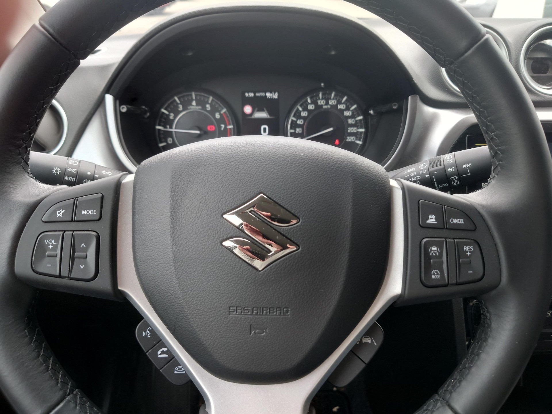 SUZUKI Vitara 1.4 T Compact+ Hybrid 4x4-image-6