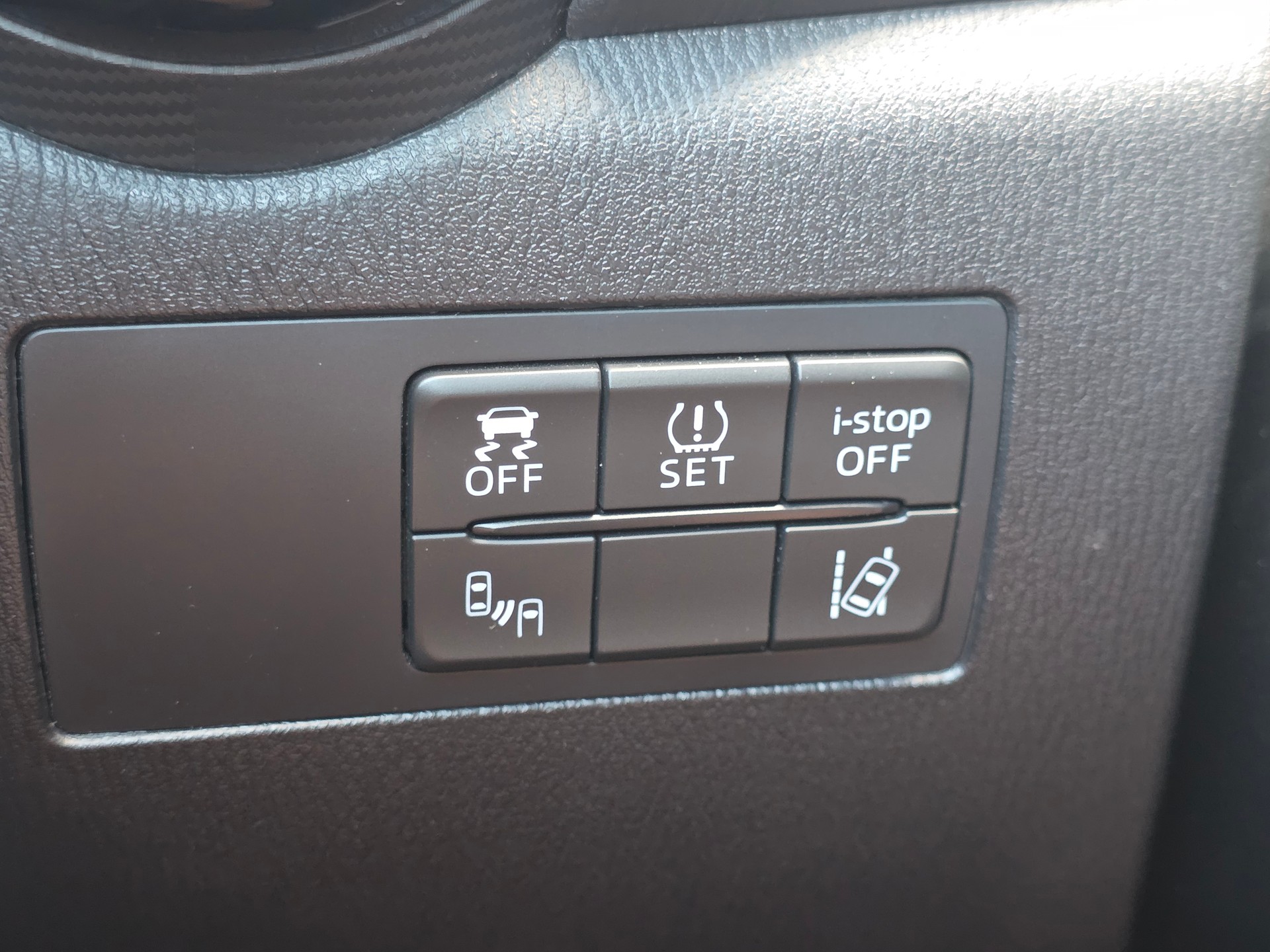 MAZDA 2 1.5i 16V Skyactiv-G Revolution-image-10