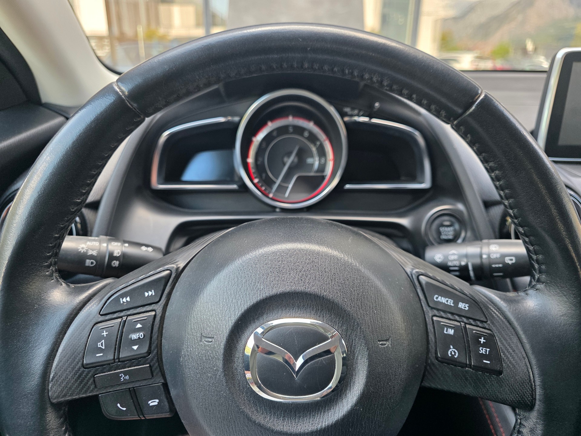 MAZDA 2 1.5i 16V Skyactiv-G Revolution-image-9