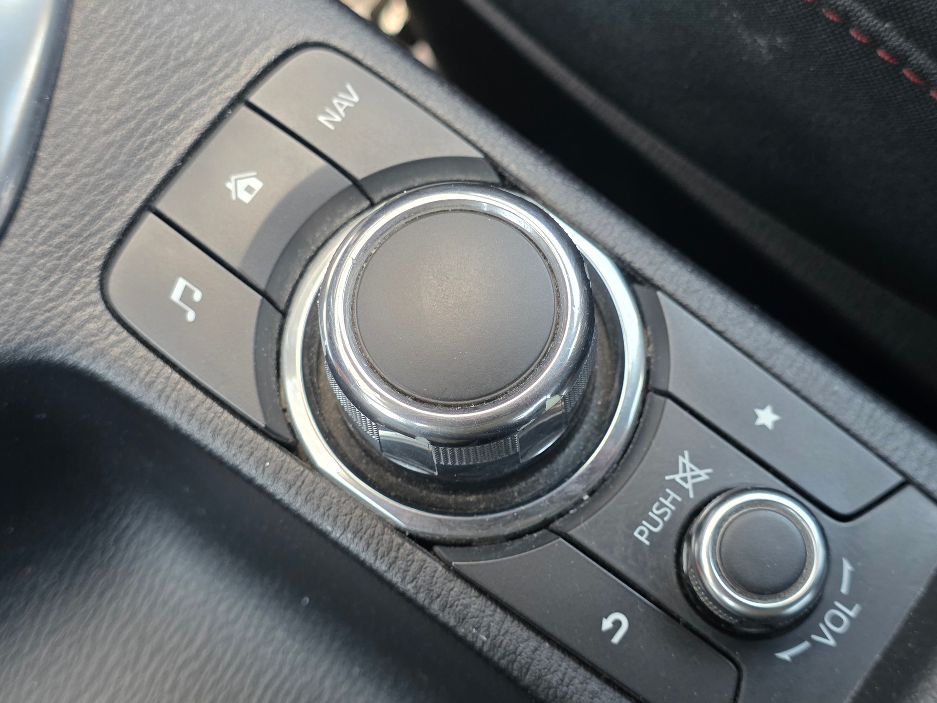 MAZDA 2 1.5i 16V Skyactiv-G Revolution-image-11