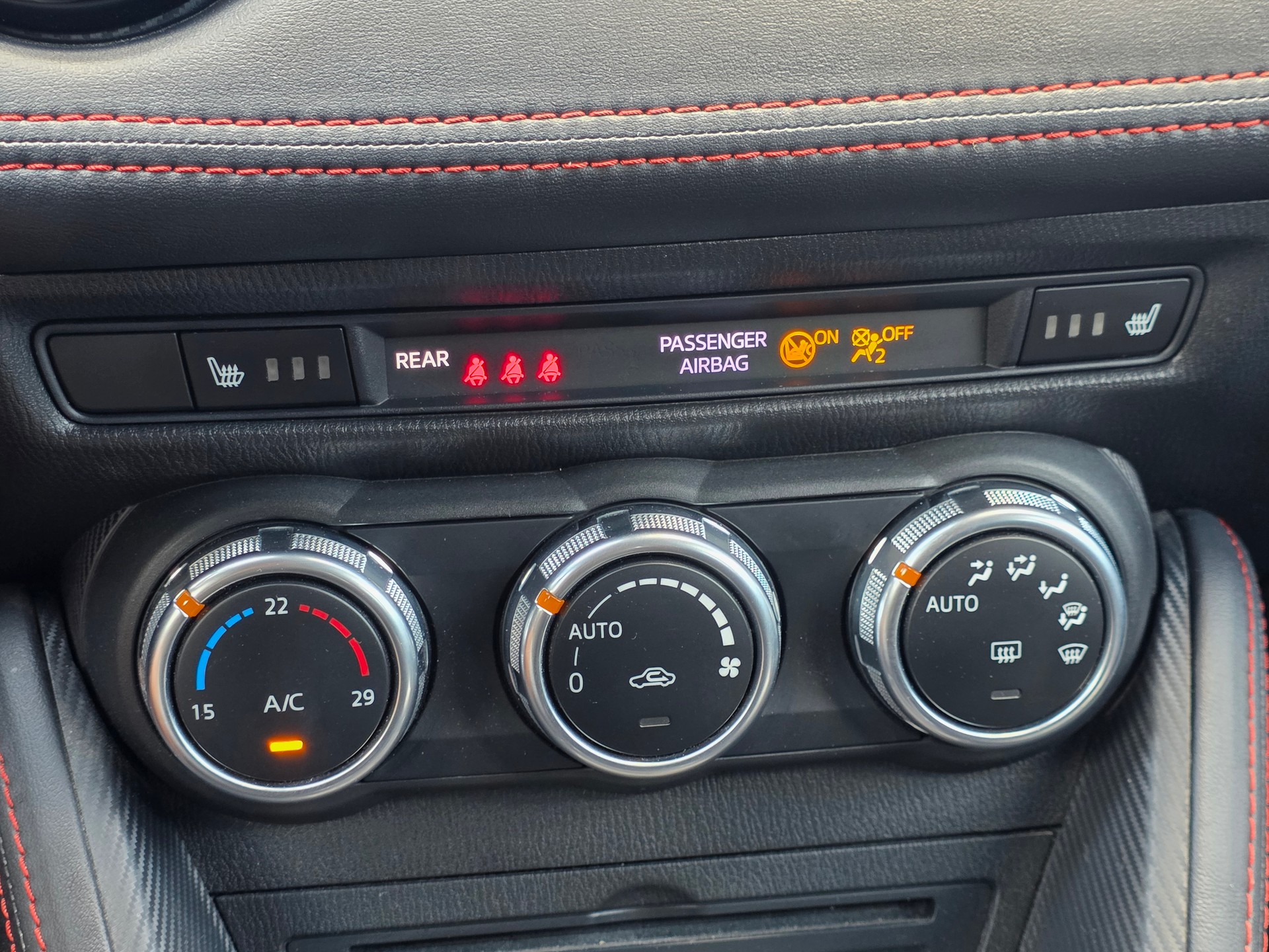 MAZDA 2 1.5i 16V Skyactiv-G Revolution-image-12