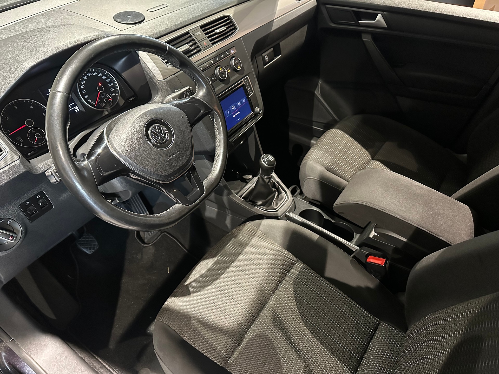 VW Caddy 2.0 TDI Comfortline 4Motion-image-8