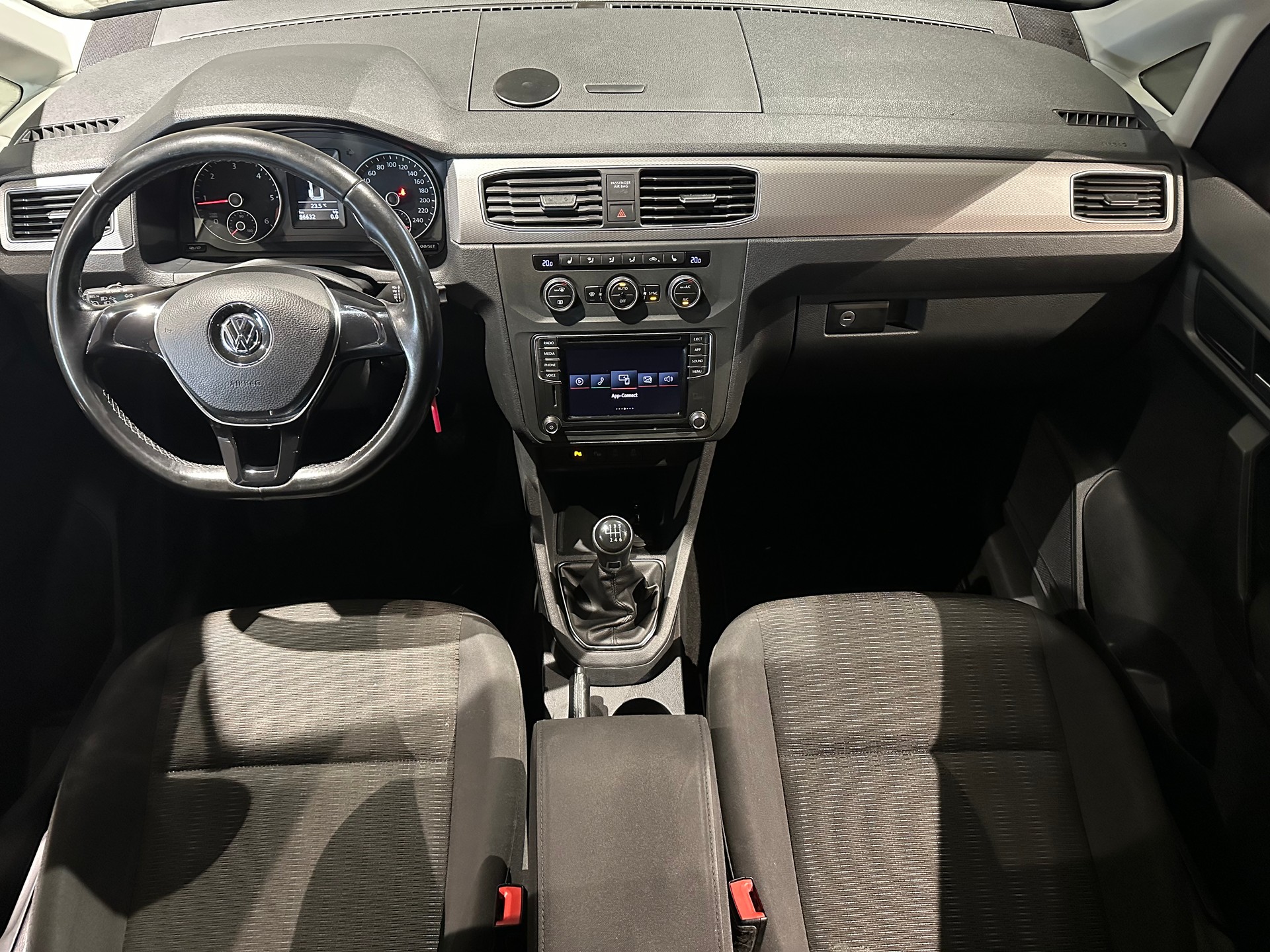 VW Caddy 2.0 TDI Comfortline 4Motion-image-7
