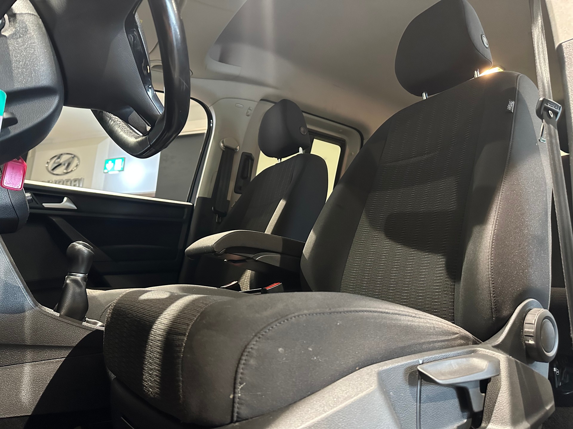 VW Caddy 2.0 TDI Comfortline 4Motion-image-9