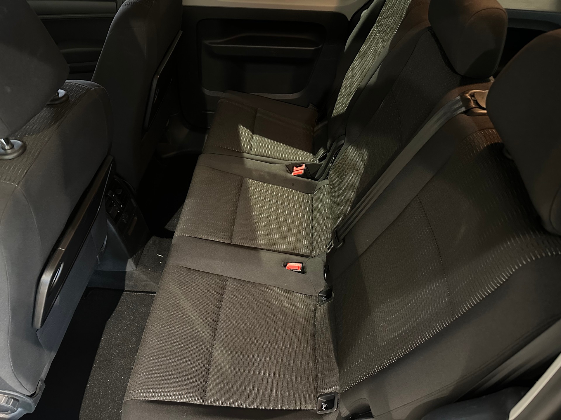 VW Caddy 2.0 TDI Comfortline 4Motion-image-12