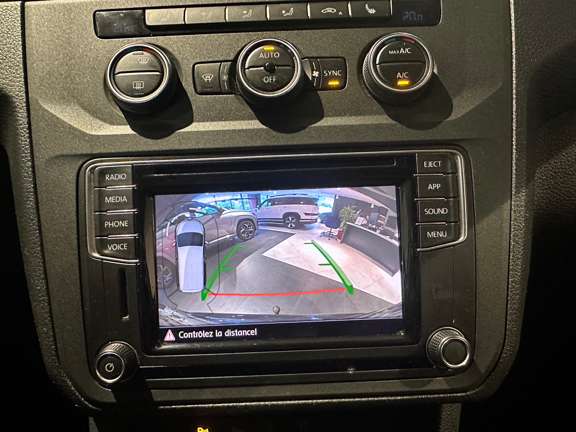 VW Caddy 2.0 TDI Comfortline 4Motion-image-11