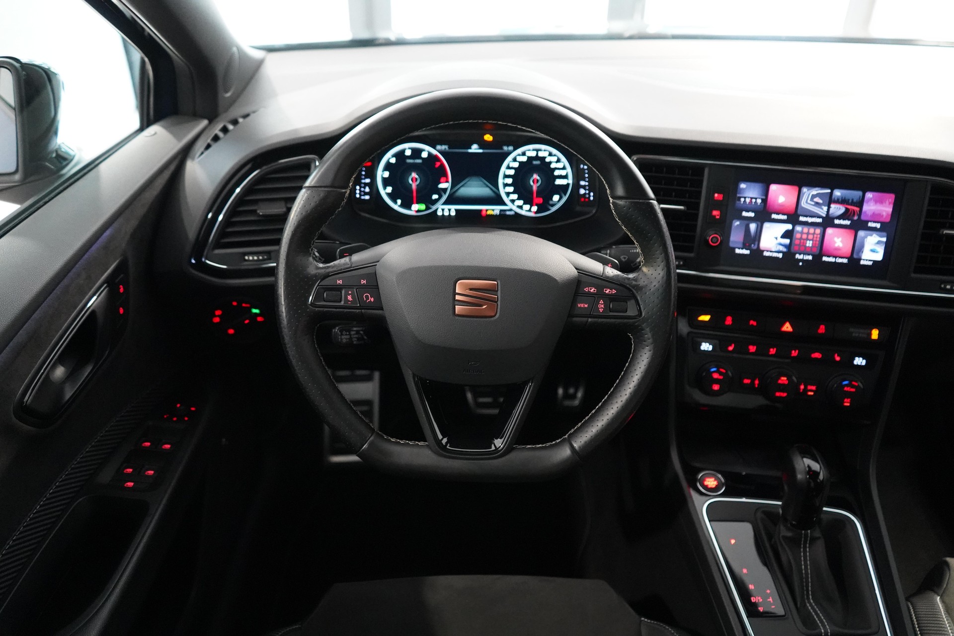 SEAT Leon ST 2.0 TSI 300 Cupra 4Drive DSG-image-7