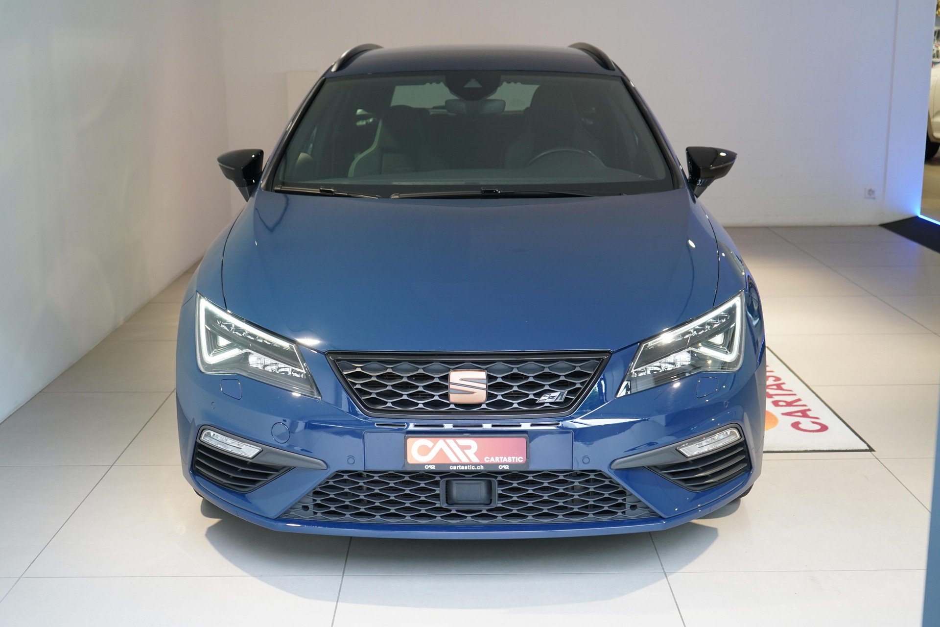 SEAT Leon ST 2.0 TSI 300 Cupra 4Drive DSG-image-1