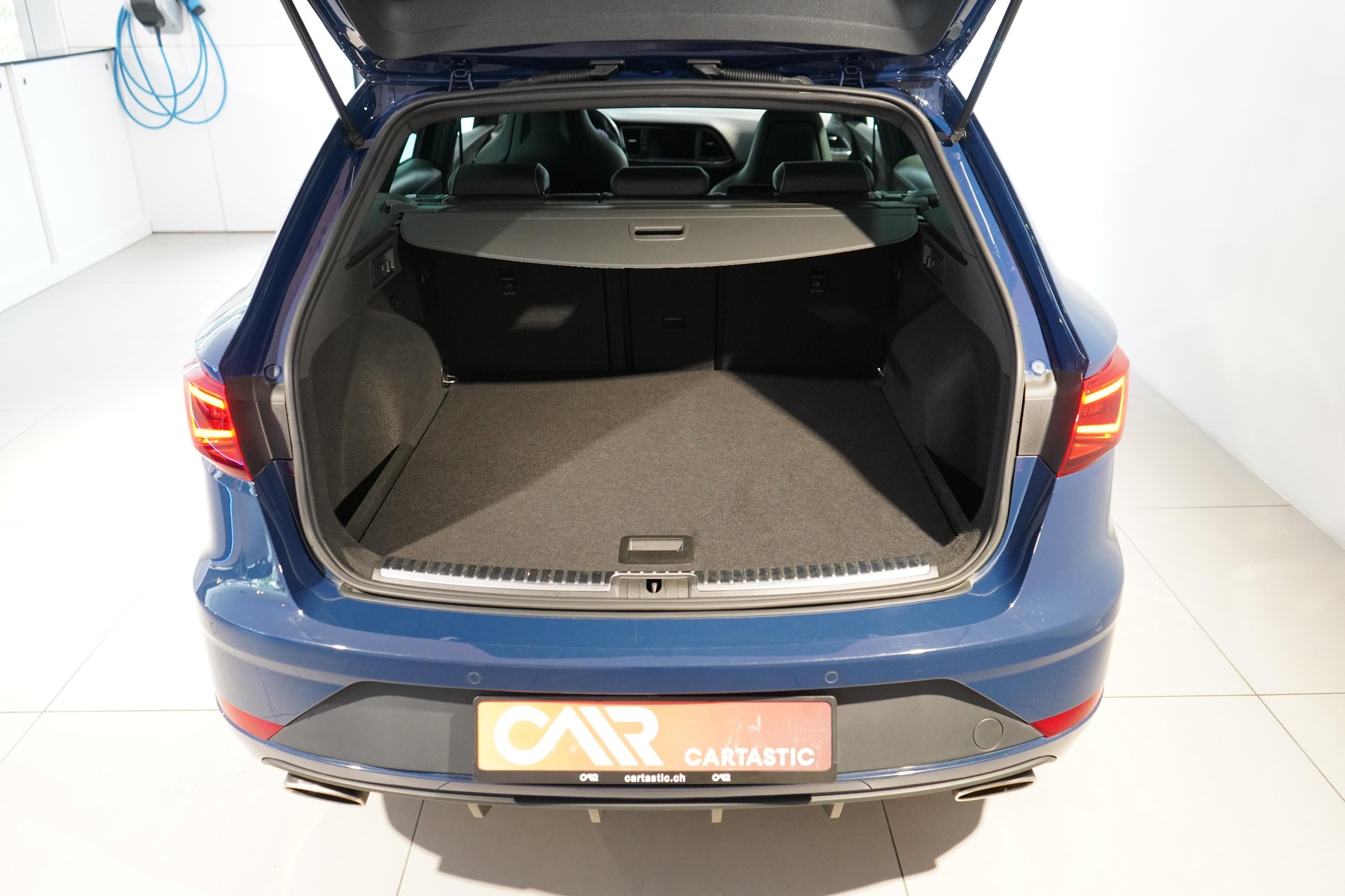 SEAT Leon ST 2.0 TSI 300 Cupra 4Drive DSG-image-4