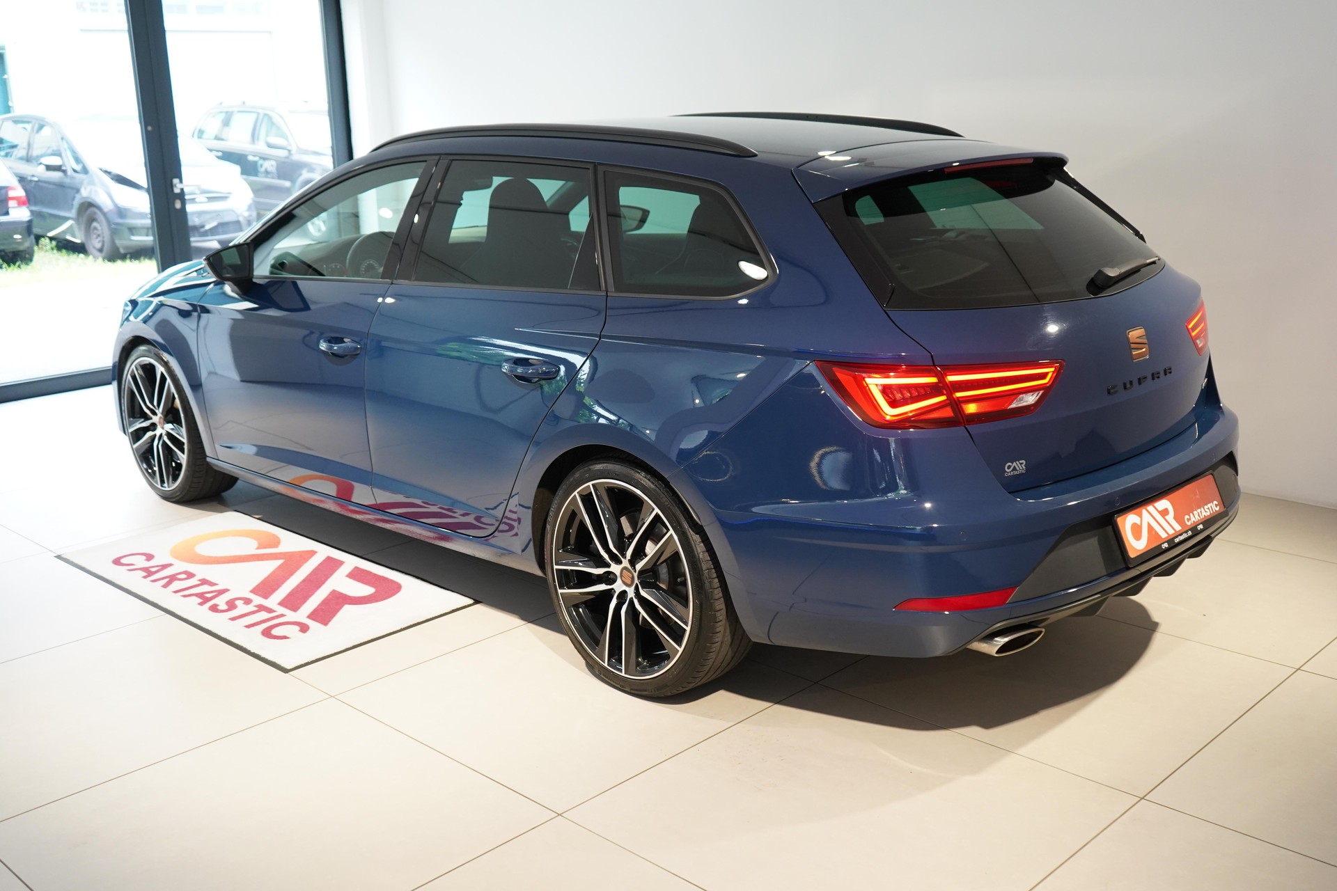 SEAT Leon ST 2.0 TSI 300 Cupra 4Drive DSG-image-2