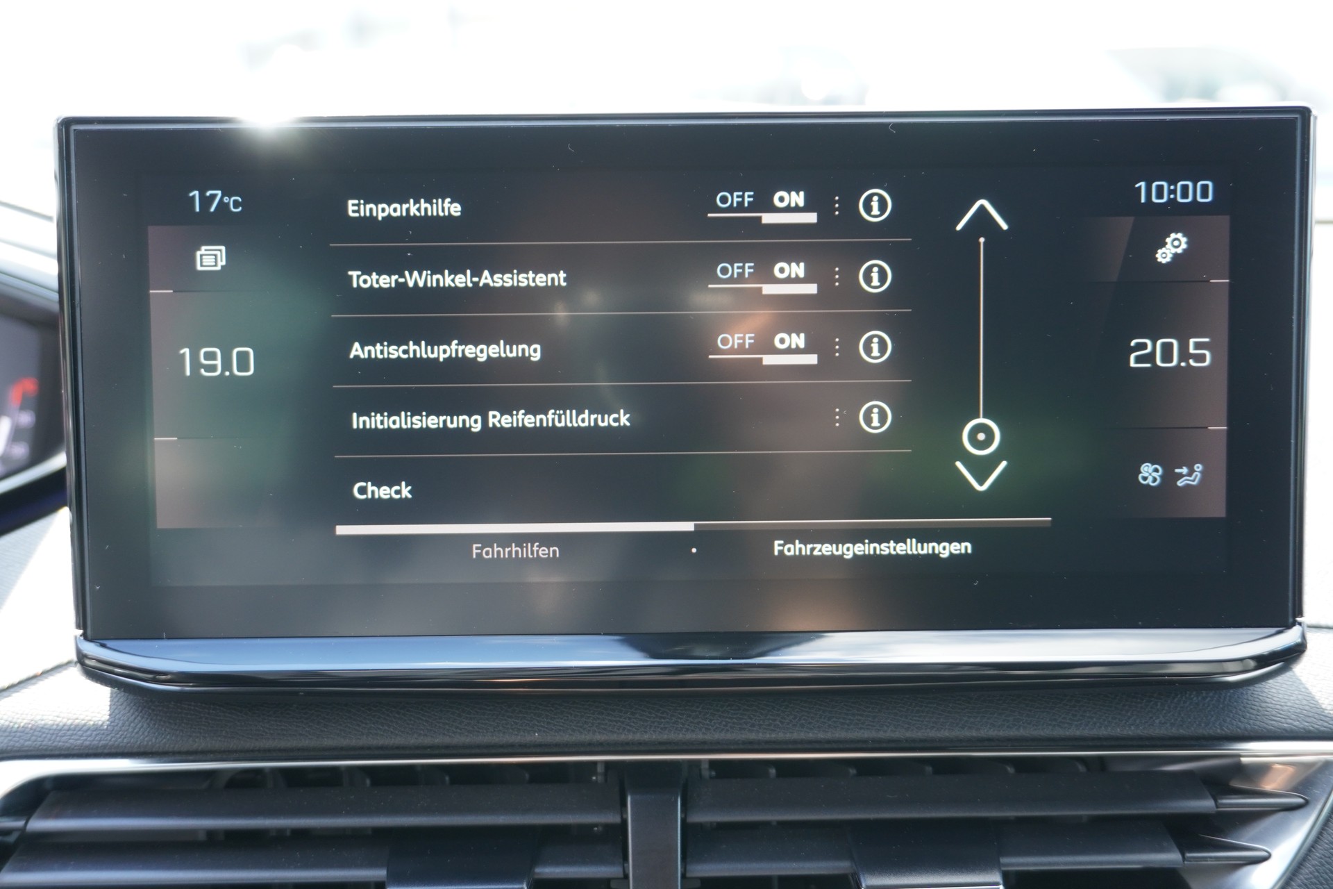 PEUGEOT 3008 1.2 PureTech GT EAT8-image-24