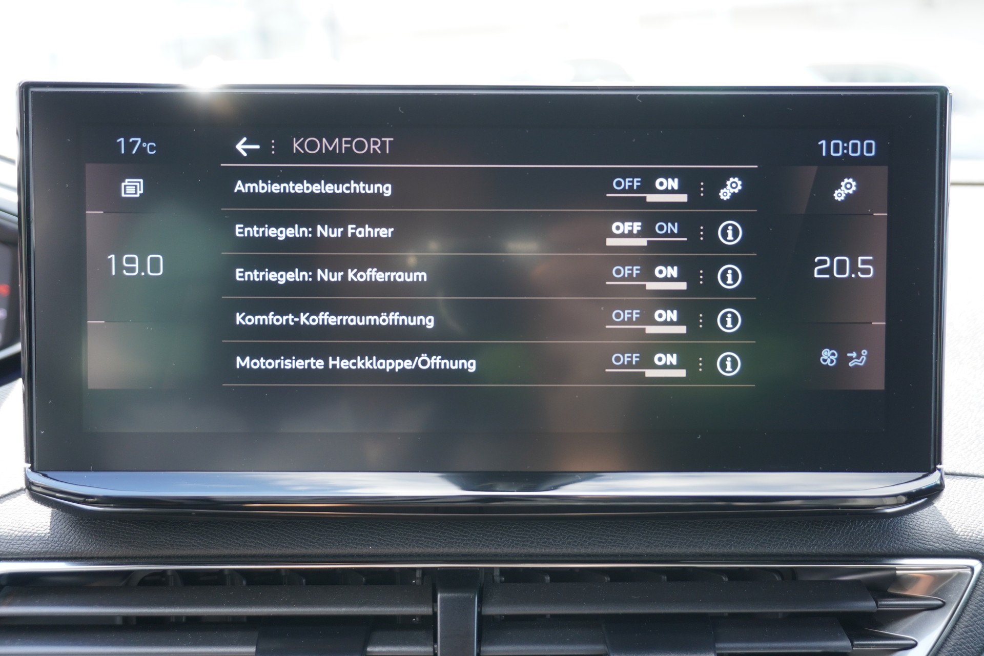 PEUGEOT 3008 1.2 PureTech GT EAT8-image-27